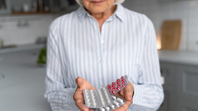 Reajuste de medicamentos pressiona orçamento das famílias