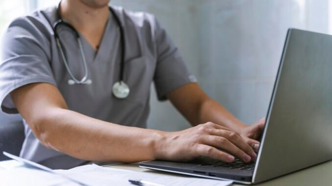 CFM define regras para IA e garante autonomia do médico