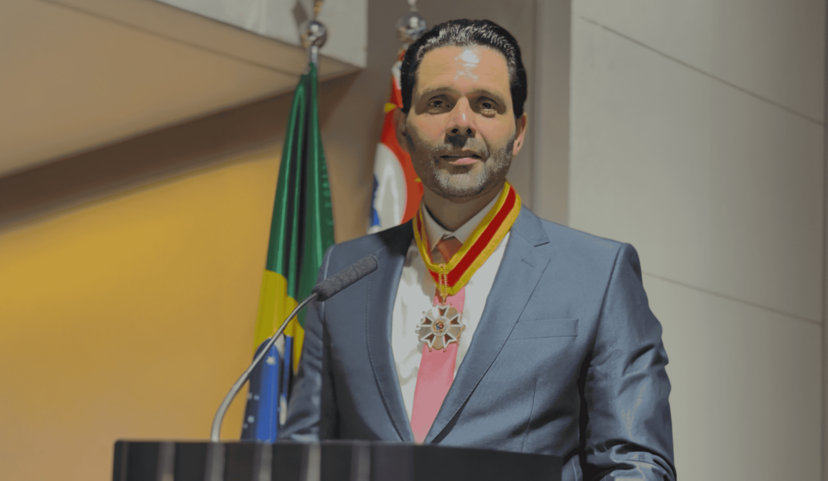 Empresário do setor automotivo é condecorado