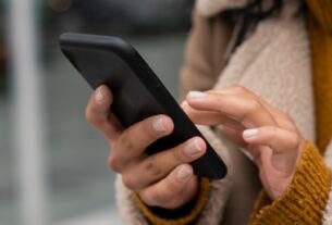 Por que os brasileiros estão adiando a compra de smartphones