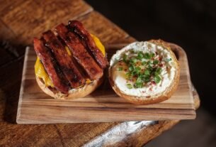 Hamburgueria autoral BRUTTUS celebra Dia do Bacon