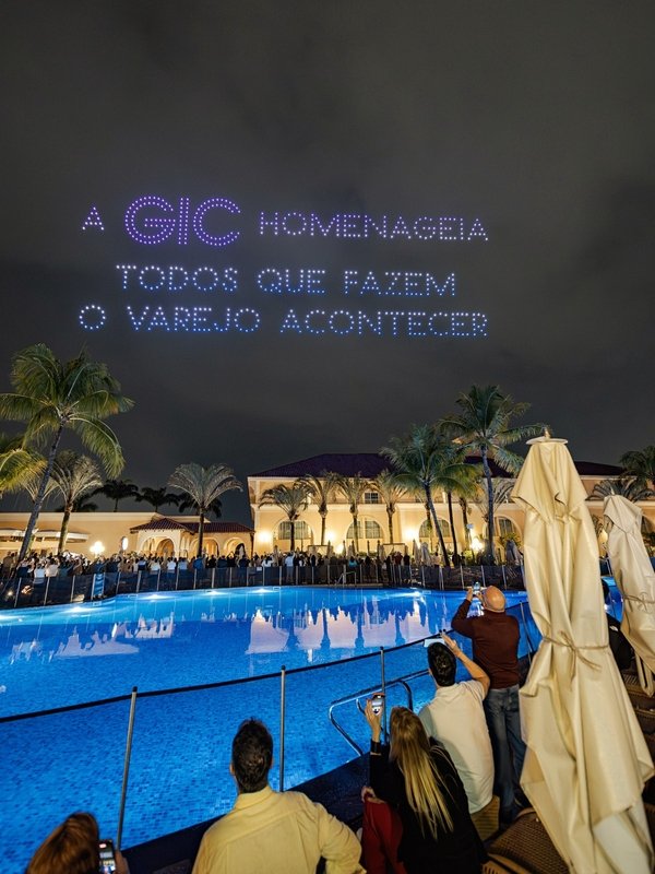 Show de drones da GIC homenageia Varejo e ABRAS